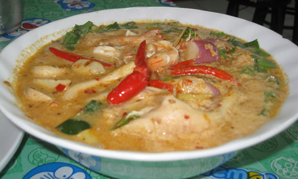 Tom Yum Gung 100 Thai Dishes to Eat in Bangkok: The Ultimate Eating Guide