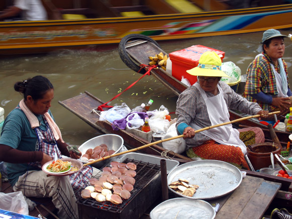 amphawa market floating Amphawa Floating Market: The Ultimate Bouyant Utopia