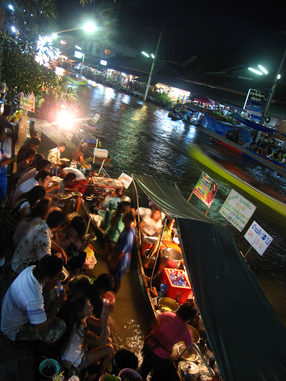 amphawa night market Amphawa Floating Market: The Ultimate Bouyant Utopia