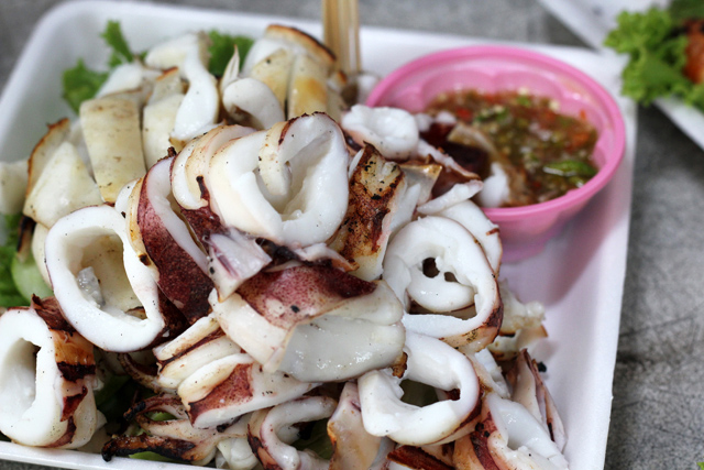 Pla Meuk Yang (grilled squid ปลาหมึกย่าง)