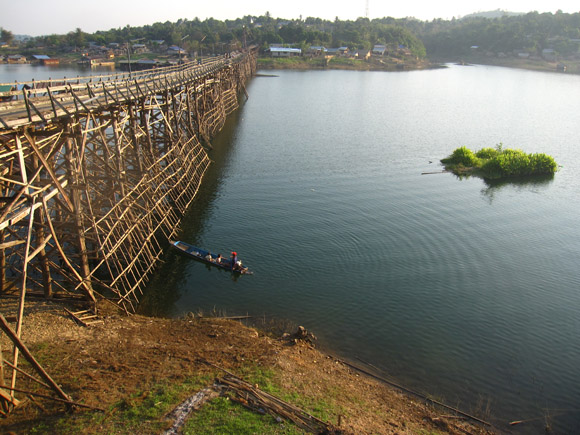 wooden bridge sangkhlaburi thailand khao laem lake