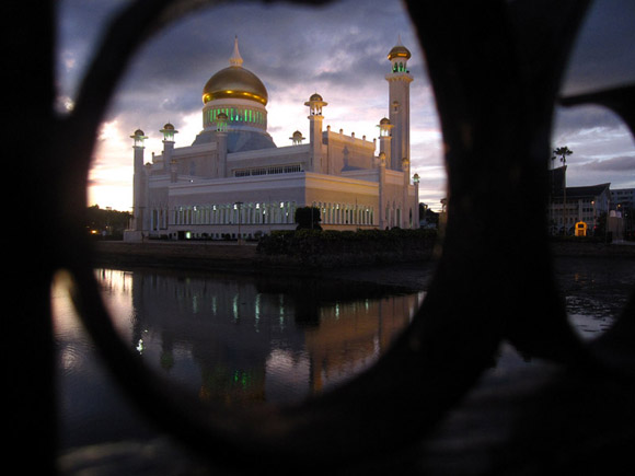 Sultan Omar Ali Saifuddien Mosque