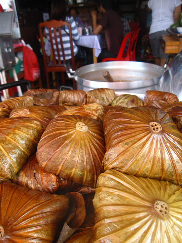 Food at Sam Chuk market