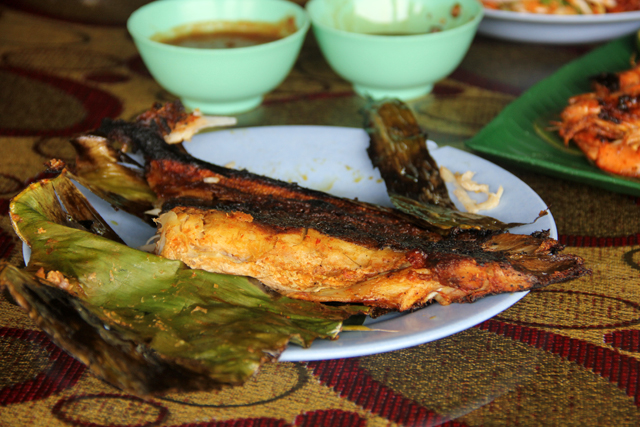 Me restoran ikan bakar near 7 Port