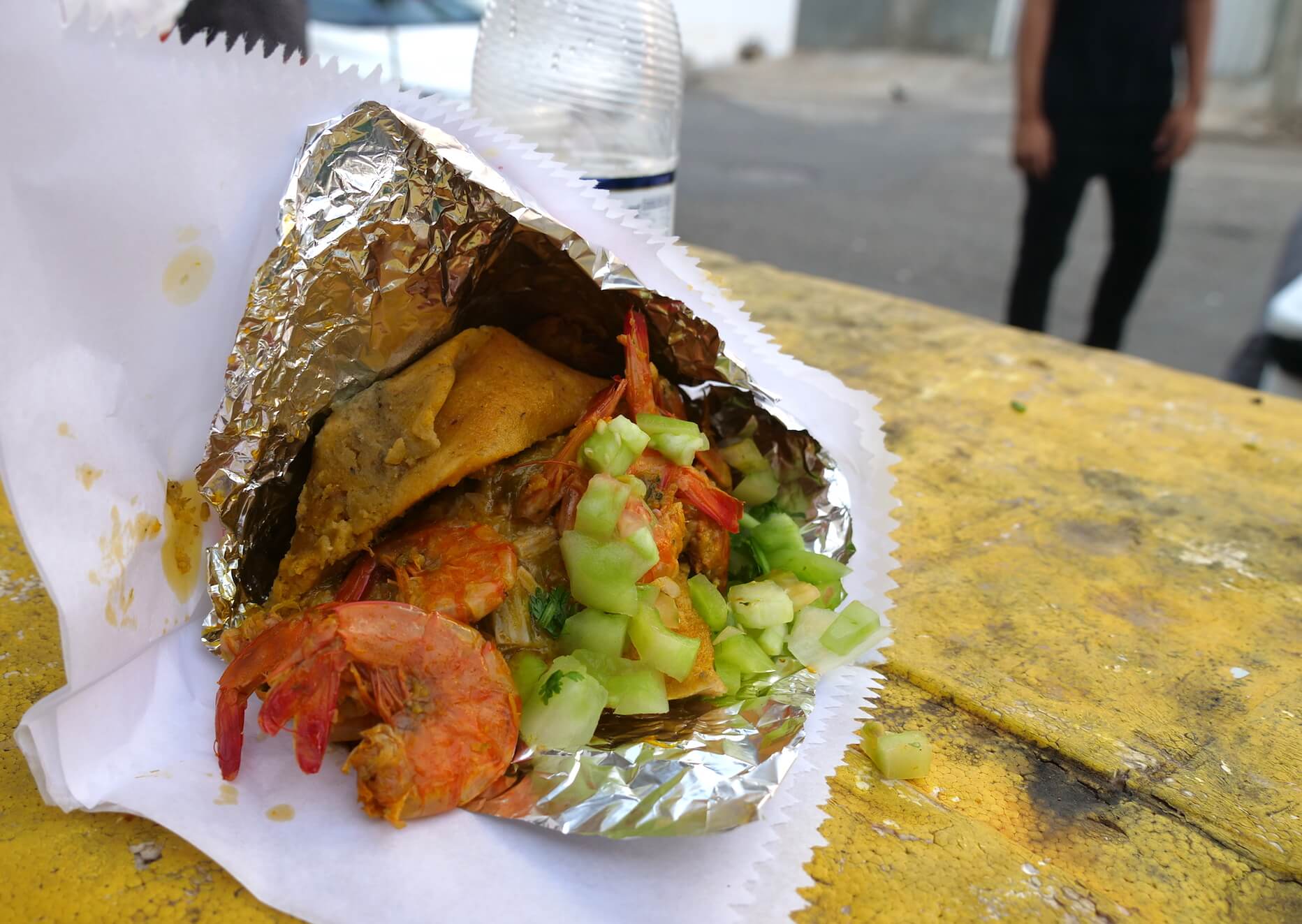 The bun of Abará is steamed as opposed to Acarajé-style deep frying in dende oil