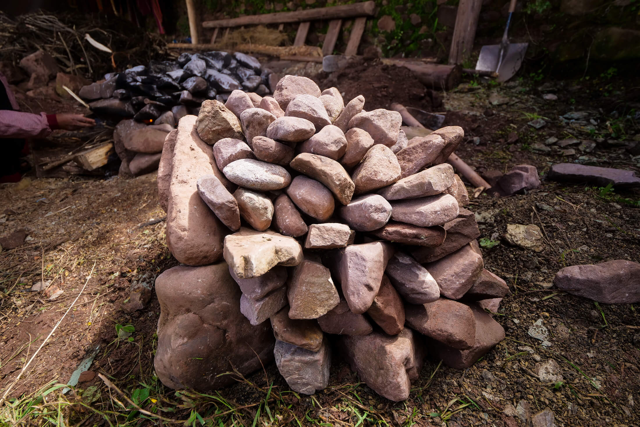 hard, volcanic stones are what you need for Pachamanca